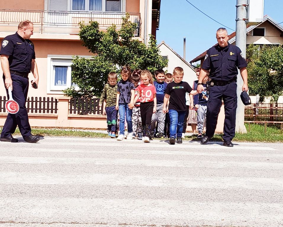 policija_u_vrticu00001