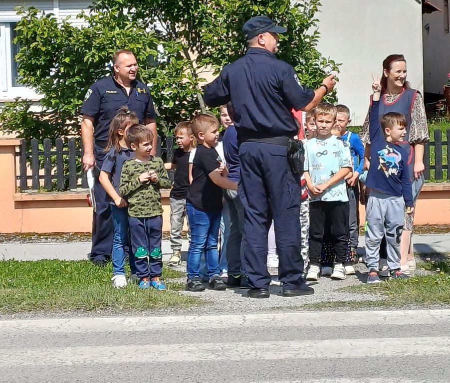 policija_u_vrticu00002
